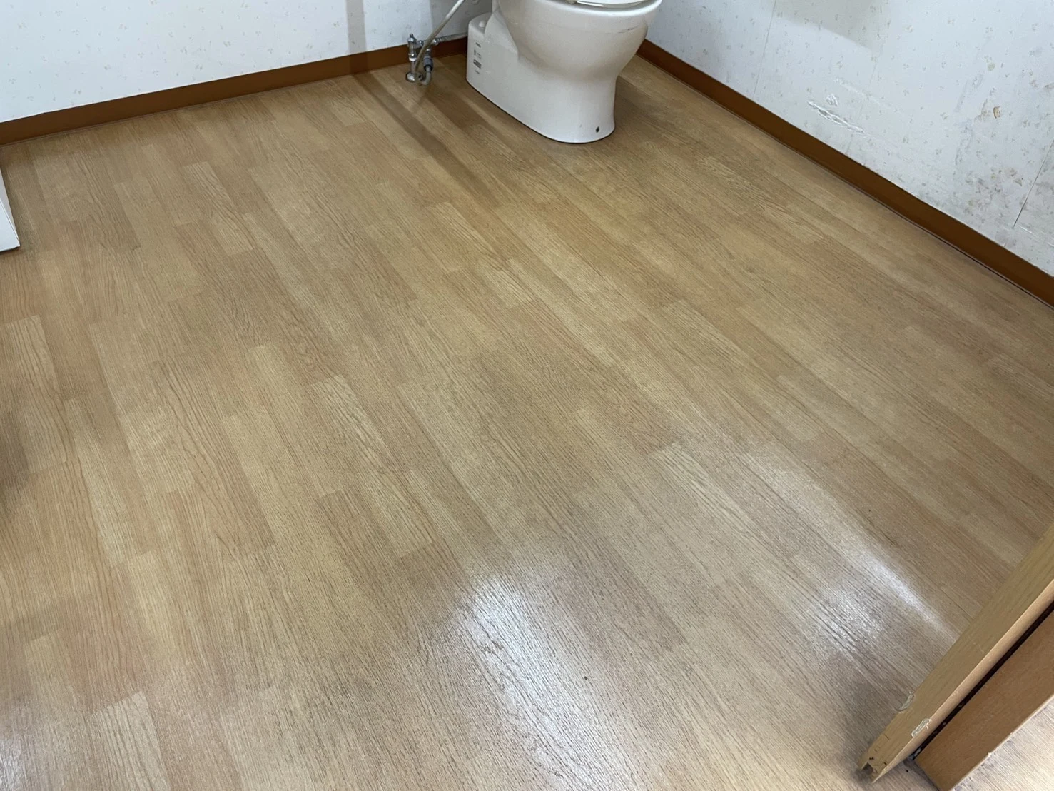 多目的トイレ・バリアフリー床の日常清掃 after